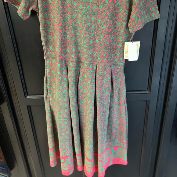Lularoe bundle. Includes 3 Amelia's, 1 Randy, 1 Julia, 1 Carlie, and 1 Sarah - Picture 6 of 8